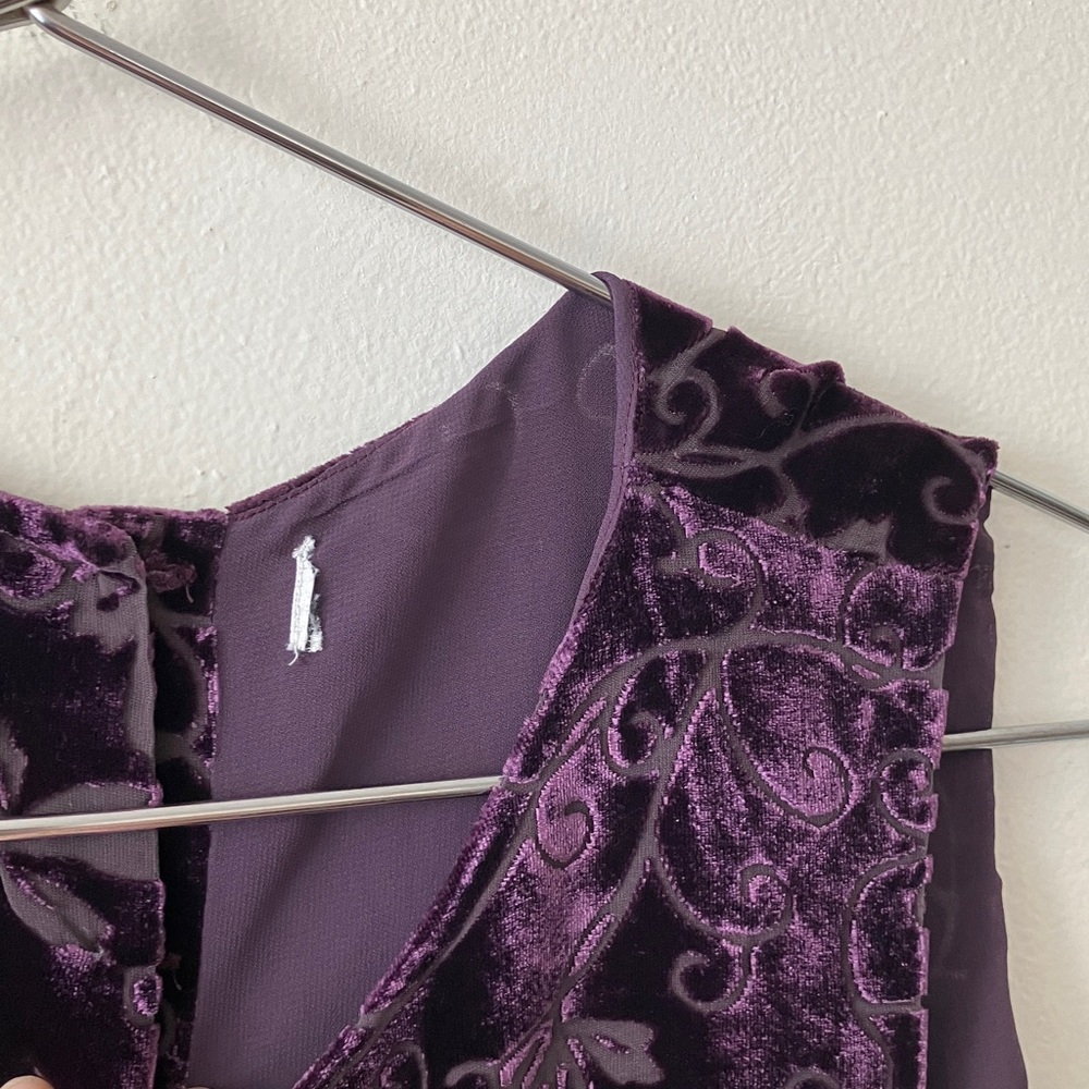 Vintage • Crushed Velvet Floral Tank in Purple - Picture 6 of 9